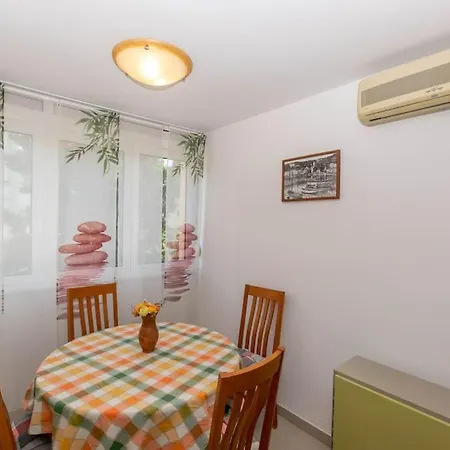 Rose Apartment *