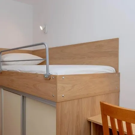 Rose Apartment Split
