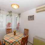 Rose Apartment *